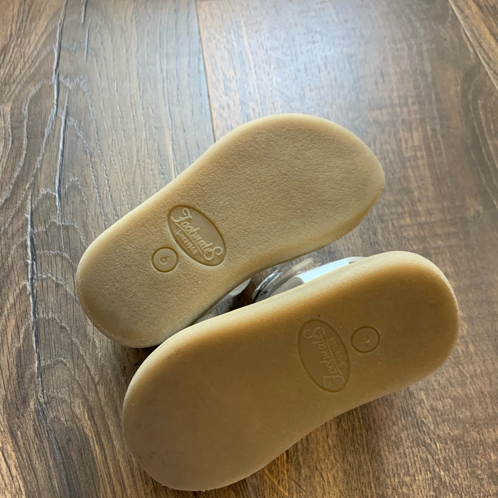FootMates - White Ariel Sandals - Picture 4 of 4